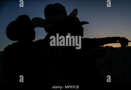 Rodeo Expogan 20 mayo 2018. (Foto: NortePhoto/Luis Gutierrez) Cowboys Sport, Reiten und Stier reiten, ein starkes Signal in Chihuahua, Sonora und Baja California Mex. und den benachbarten Staaten der Vereinigten Staaten gefolgt. Männer für die Herrlichkeit in nur 8 Sekunden, um die ersten Plätze des Rodeo in extremen Sporen. Das Rodeo ist eine traditionelle Amerikanische extreme Sport mit Einflüssen aus der Geschichte der spanischen Cowboys und mexikanischen Charros. Es besteht aus Reiten wilde Fohlen oder wildes Vieh (Wie lenkt und Bullen) und die Durchführung von verschiedenen Übungen, wie das Werfen der Lasso, rejonear, etc. Stockfoto