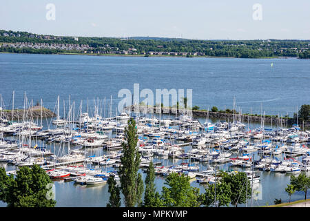 Quebec City Kanada, Kanada, Nordamerika, Amerika, Parc du Bois de Coulonge, öffentlicher Park, St. Lawrence River Blick auf das Wasser, Yachthafen, Boote, Besucher reisen tra Stockfoto