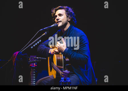 Torino, Italien. 23 Mai, 2018. Die britischen und italienischen Sänger und Songwriter Jack Savoretti live auf der Bühne des Teatro Alfieri für seine "akustischen Nächte Live' Tour Konzert Credit: Alessandro Bosio/Pacific Press/Alamy leben Nachrichten Stockfoto