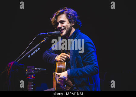 Torino, Italien. 23 Mai, 2018. Die britischen und italienischen Sänger und Songwriter Jack Savoretti live auf der Bühne des Teatro Alfieri für seine "akustischen Nächte Live' Tour Konzert Credit: Alessandro Bosio/Pacific Press/Alamy leben Nachrichten Stockfoto