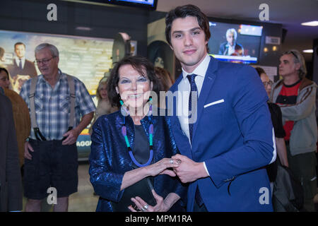 Roma, Italien. 23 Mai, 2018. Claudia Cardinale und Pietro Masotti Premiere in Rom im Kino Adriano der italienischen Film "Rudy Valentino" Credit: Matteo Nardone/Pacific Press/Alamy leben Nachrichten Stockfoto