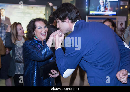 Roma, Italien. 23 Mai, 2018. Claudia Cardinale und Pietro Masotti Premiere in Rom im Kino Adriano der italienischen Film "Rudy Valentino" Credit: Matteo Nardone/Pacific Press/Alamy leben Nachrichten Stockfoto