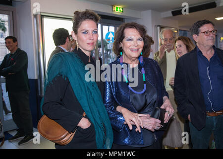 Roma, Italien. 23 Mai, 2018. Die italienische Schauspielerin Claudia Cardinale mit ihrer Tochter Claudia Squitieri Premiere in Rom im Kino Adriano der italienischen Film "Rudy Valentino" Credit: Matteo Nardone/Pacific Press/Alamy leben Nachrichten Stockfoto
