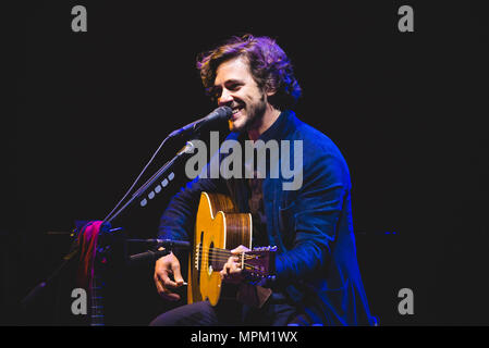 Torino, Italien. 23 Mai, 2018. Die britischen und italienischen Sänger und Songwriter Jack Savoretti live auf der Bühne des Teatro Alfieri für seine "akustischen Nächte Live' Tour Konzert Credit: Alessandro Bosio/Pacific Press/Alamy leben Nachrichten Stockfoto