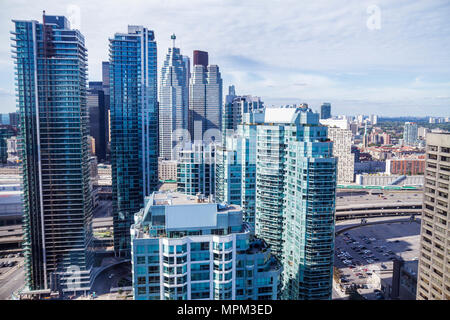 Toronto Kanada, Harbourfront Nachbarschaft, Finanzviertel, Skyline, Hochhaus Wolkenkratzer Gebäude moderne Post Architektur, resid Stockfoto