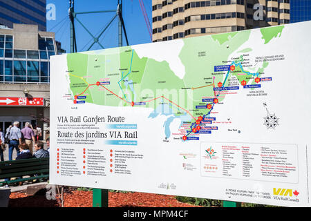 Toronto Kanada, Bremer Boulevard, Rogers Centre, Zentrum, Informationen, Schild, Poster, Karte, Reiseroute, Informationen, VIA Rail, Personenbahn, Zug, Transpor Stockfoto