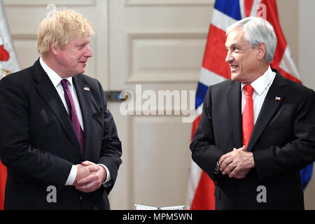 Außenminister Boris Johnson treffen der Präsidenten von Chile Sebastian Pinera in Santiago, Chile. Stockfoto