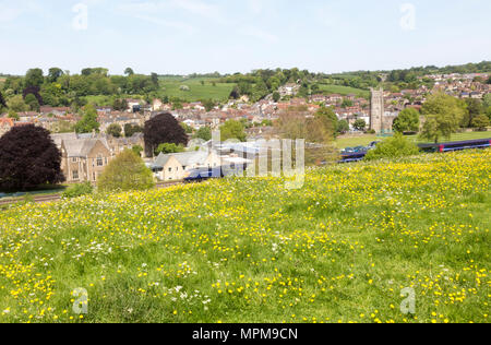 Blick über die Stadt Bruton, Somerset, England, UK Zug beschleunigt Vergangenheit Stockfoto