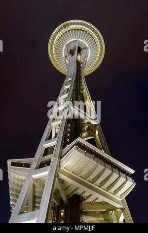 Nacht Blick auf die Space Needle - einer Nacht Blick auf Seattle Wahrzeichen - Space Needle. Stockfoto