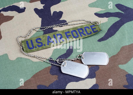 Kiew, Ukraine - Juni 6, 2015. US AIR FORCE branch Band und Dog Tags auf Woodland camouflage einheitliche Stockfoto