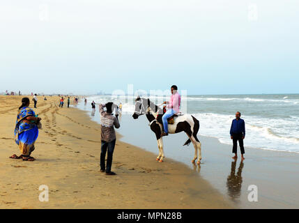 Reiten am Strand in Chennai, Indien. Stockfoto