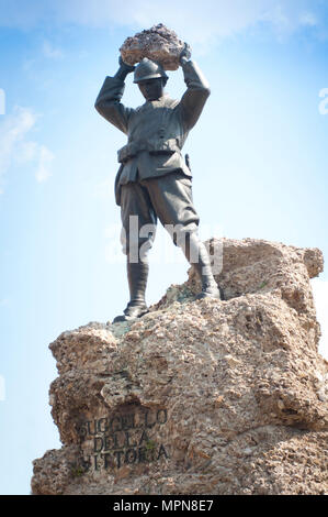 Italien, Lombardei, Pandino ., Memorial Mahnmal von Pietro Kufferle Stockfoto