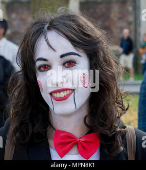 Zombie Walk in Bristol, das ist eine jährliche Veranstaltung hed rund um Halloween Stockfoto