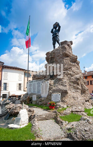 Italien, Lombardei, Pandino ., Memorial Mahnmal von Pietro Kufferle Stockfoto