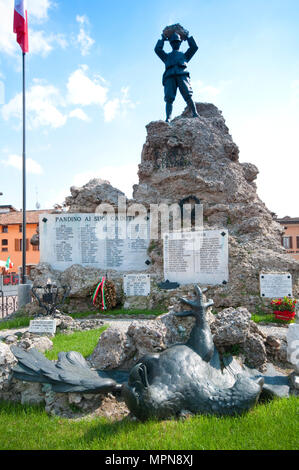 Italien, Lombardei, Pandino ., Memorial Mahnmal von Pietro Kufferle Stockfoto