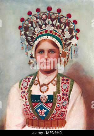 Ein Norwegischer Mädchen im Brautkleid, 1912. Artist: Unbekannt. Stockfoto