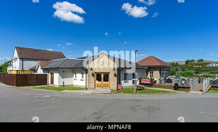 Das Boat House im Becken auf der Forth-and-Clyde-Kanal im Village in der Nähe von Auchinstarry Kilsyth North Lanarkshire Schottland Großbritannien Stockfoto