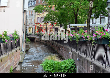 COLMAR, Frankreich - 17. Mai 2018: Die kleinen Kanal in Colmar, Frankreich Stockfoto