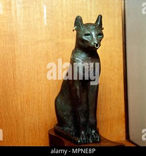 Ägyptische Bronze Cat, Heilige, der der Göttin Bastet, römische Periode. c 664 v. Chr.-332 v. Chr.. Artist: Unbekannt. Stockfoto