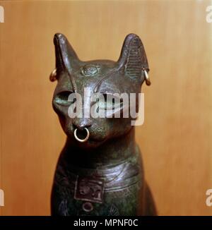 Ägyptische Bronze Cat, Heilige, der der Göttin Bastet, römische Periode. c 664 v. Chr.-332 v. Chr.. Artist: Unbekannt. Stockfoto