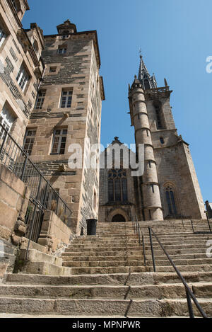 Blick auf die Kirche von Morlaix, Morlaix, Finistère, Bretagne, Frankreich. Stockfoto