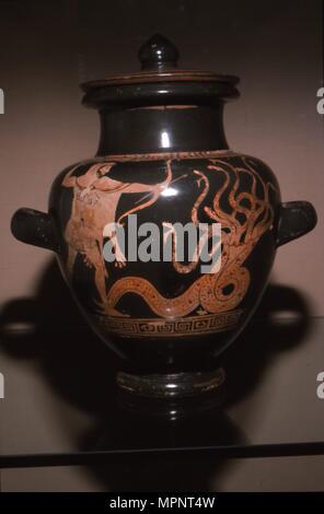 Herakles kämpft der vielköpfigen Hydra, Dachboden Vase, 450 v. Chr.. Artist: Unbekannt. Stockfoto