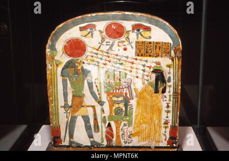 Stele mit Ra als Hawk, Sun Symbol und Augen, auf der Stele von Lady Taperet, c 850 v. Chr.-690 v. Chr.. Artist: Unbekannt. Stockfoto