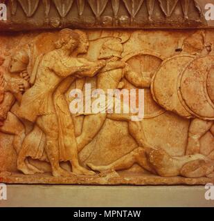 Griechische relief Detail, Schlacht der Götter und Giganten, Apollo und Artemis kämpfen, 525 v. Chr.. Artist: Unbekannt. Stockfoto