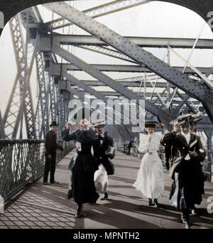 Die Promenade, die Williamsburg Bridge, New York, USA, c 1900. Artist: Excelsior stereoskopische Touren. Stockfoto