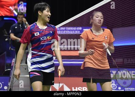 Bangkok, Thailand. 24. Mai, 2018. Eine Se Junge (L) von Team Südkorea feiert nach dem Sieg über Brittney Tam von Team Kanada während der BWF Uber Cup 2018 quaterfinal Match in Bangkok, Thailand, am 24. Mai 2018. Team Südkorea gewann 3-1. Credit: Wang Shen/Xinhua/Alamy leben Nachrichten Stockfoto