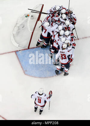 Tampa, Florida, USA. 23 Mai, 2018. DIRK SHADD | Zeiten. Washington Capitals feiern ihren östlichen Konferenz gewinnen Gewinn 4-0 über die Tampa Bay Lightning Mittwoch, 23. Mai 2018 in Tampa. Quelle: Dirk Shadd/Tampa Bay Zeiten/ZUMA Draht/Alamy leben Nachrichten Stockfoto