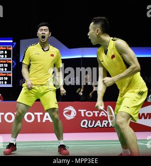 Bangkok, Thailand. 24. Mai, 2018. Liu Cheng (L) und Zhang Nan von Team China feiern gegen Lee Jhe-Huei und Lee Yang von Team Chinesisch Taipei während der BWF Thomas Cup Viertelfinale 2018 in Bangkok, Thailand, am 24. Mai 2018. Credit: Wang Shen/Xinhua/Alamy leben Nachrichten Stockfoto