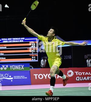 Bangkok, Thailand. 24. Mai, 2018. Chen Lange von Team China schlägt eine Rückkehr gegen Chou Tien Chen von Team Chinesisch Taipei während der BWF Thomas Cup Viertelfinale 2018 in Bangkok, Thailand, am 24. Mai 2018. Credit: Wang Shen/Xinhua/Alamy leben Nachrichten Stockfoto