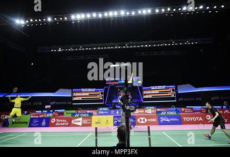 Bangkok, Thailand. 24. Mai, 2018. Shi Yuqi (L) von Team China schlägt eine Rückkehr gegen Wang 1176 Wei von Team Chinesisch Taipei während der BWF Thomas Cup Viertelfinale 2018 in Bangkok, Thailand, am 24. Mai 2018. Shi Yuqi gewann 2-0 und das Team China in die Halbfinale mit 3-0. Credit: Wang Shen/Xinhua/Alamy leben Nachrichten Stockfoto