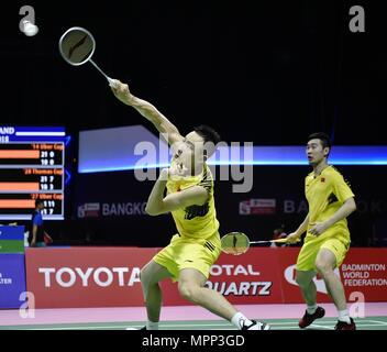 Bangkok, Thailand. 24. Mai, 2018. Liu Cheng und Zhang Nan (L) von Team China schlug eine Rückkehr gegen Lee Jhe-Huei und Lee Yang von Team Chinesisch Taipei während der BWF Thomas Cup Viertelfinale 2018 in Bangkok, Thailand, am 24. Mai 2018. Credit: Wang Shen/Xinhua/Alamy leben Nachrichten Stockfoto