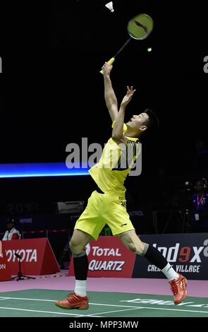 Bangkok, Thailand. 24. Mai, 2018. Chen Lange von Team China schlägt eine Rückkehr gegen Chou Tien Chen von Team Chinesisch Taipei während der BWF Thomas Cup Viertelfinale 2018 in Bangkok, Thailand, am 24. Mai 2018. Credit: Wang Shen/Xinhua/Alamy leben Nachrichten Stockfoto