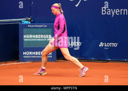 24. Mai 2018, Deutschland, Nürnberg: Tennis, WTA Tour, Singles, Frauen. Kiki Bertens aus den Niederlanden die Prüfung der Bespielbarkeit der Gerichtshof nach einem Regen verzögert. Foto: Daniel Karmann/dpa Quelle: dpa Picture alliance/Alamy leben Nachrichten Stockfoto