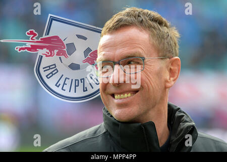 Leipzig, Deutschland. 24. Mai, 2018. Foto Berg: Boom: Rangnick ist offenbar neue Leipzig Trainer. Doch der Verein verweigert, sports Director Ralf Rangnick (L), Porträt, Portrait, Kopf, Jubel, Jubeln, Freude, Erfolg, Freude, Erfolg, Fußball 1. Fussballbundesliga, 22. Spieltag, RB Leipzig (L) - 1.FC Köln (K) 3:1, am 25.02.2017 in Leipzig/Deutschland. Ã Â | Nutzung der weltweiten Kredit: dpa/Alamy leben Nachrichten Stockfoto