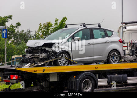 A259 Newhaven Flyover, Newhaven, East Sussex, Vereinigtes Königreich. 24. Mai 2018. Die Polizei in der Nähe der Newhaven Überführung nach einem schweren multi Fahrzeug Kollision bereits heute dazu führt, dass lange Wartezeiten für den Verkehr nähert sich dem Newhaven Fährhafen. Credit: Alan Fraser/Alamy leben Nachrichten Stockfoto