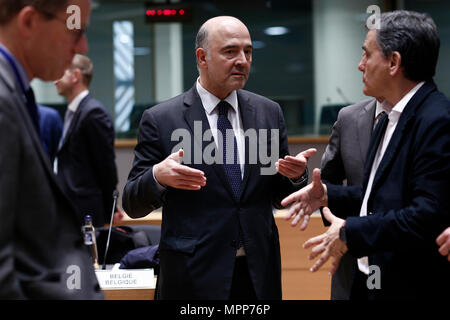 Brüssel, Belgien. 24. Mai, 2018. EU-Kommissar Pier Moscovici sorgt sich in der Eurogruppe Finanzminister auf der Tagung des Europäischen Rates in Brüssel, Belgien, am 24. Mai 2018. Stockfoto