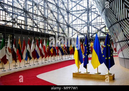 Brüssel, Belgien. 24. Mai 2018. Donald Tusk, der Präsident des Europäischen Rates begrüßt Volodymyr Groysman, der Premierminister der Ukraine am Europäischen Hauptquartier des Rates. Alexandros Michailidis/Alamy leben Nachrichten Stockfoto