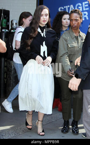 NEW YORK, NY 24. Mai: Katherine Langford, bei Good Morning America Förderung der neuen Saison von 13 Gründe warum in New York City onMay 24, 2018 Credit: RW/MediaPunch Stockfoto