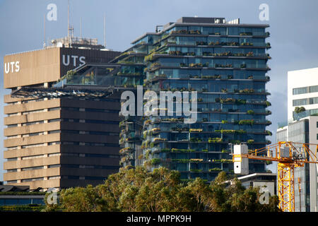 Das von Jean Nouvel entworfene Wohnhochhaus 'Central Park', Sydney, Australien. Stockfoto