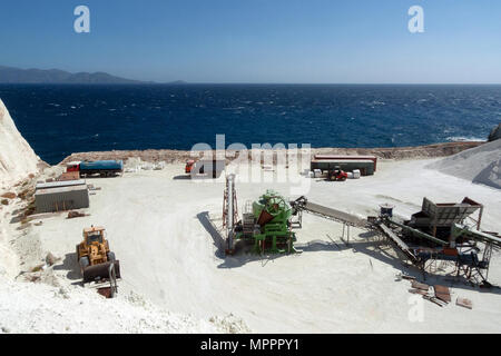 Griechenland, Kykladen, Kimolos, 09.09.2012: perlite Steinbruch Stockfoto