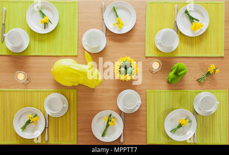 Gedeckten Ostertisch Stockfoto