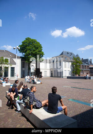 Utrecht, Niederlande, 15. Mai 2018: Schüler sitzen und auf Gericht der Universität Utrecht Bibliothek im Stadtzentrum Stockfoto