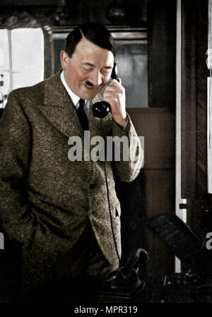 Adolf Hitler auf dem Telefon, Januar 1935. Artist: Unbekannt. Stockfoto