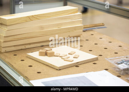 Werkstück aus Holz Details auf den Tisch. Tischlerei. Stockfoto