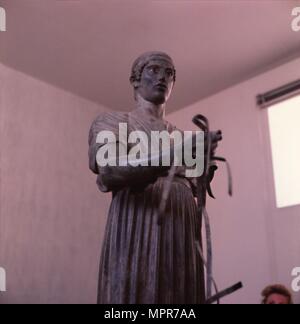 Der Wagenlenker Bronze, Delphi, Griechenland, c 475 v. Chr.-470 v. Chr.. Artist: Unbekannt. Stockfoto