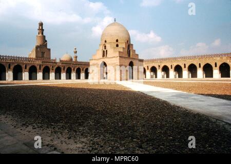 Zentralen Hof, der Ibn Tulun Moschee, gebaut AD 876-879, Kairo, c 20. Artist: CM Dixon. Stockfoto